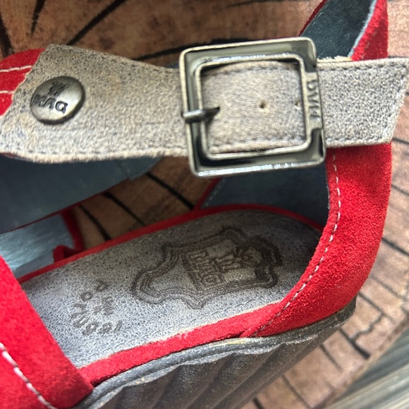 MAG Size 6.5 Red and Grey Wedge Sandals - Picture 6 of 8
